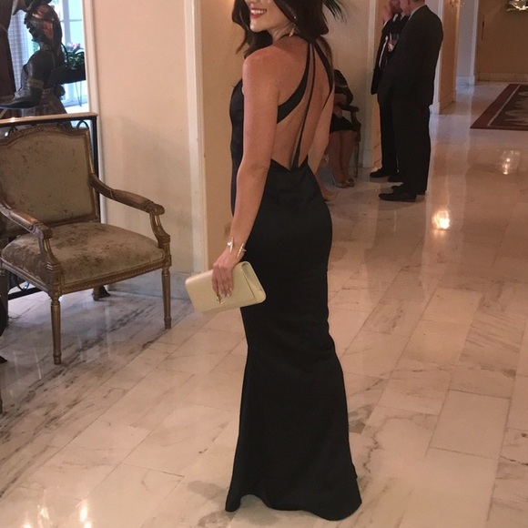ELLE ZEITOUNE V NECK GOWN BLACK - Picture 5 of 6